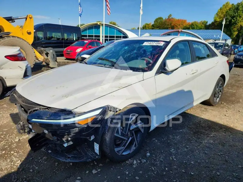 2024 Hyundai Elantra фото