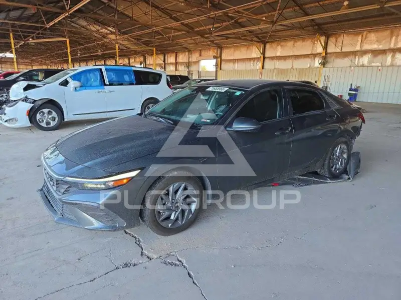 2024 Hyundai Elantra фото