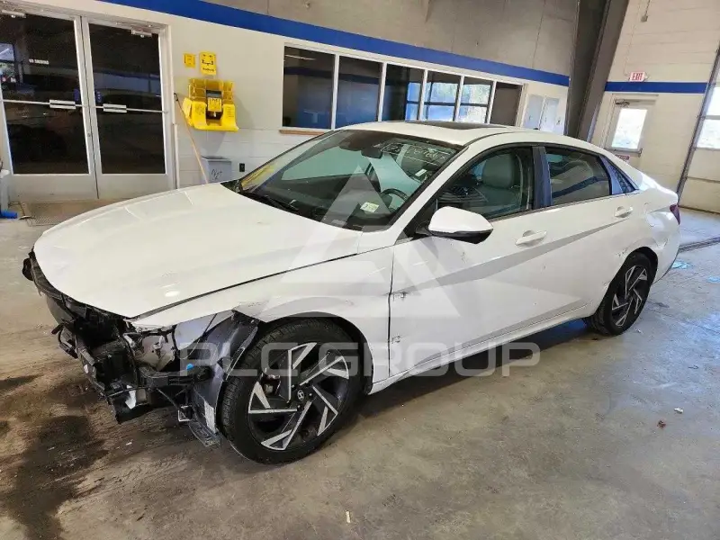 2024 Hyundai Elantra фото