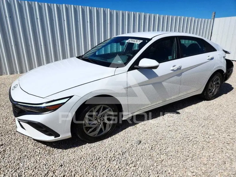 2024 Hyundai Elantra photo