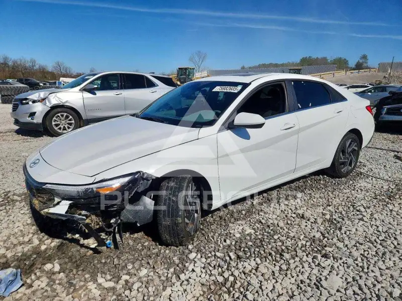 2024 Hyundai Elantra фото
