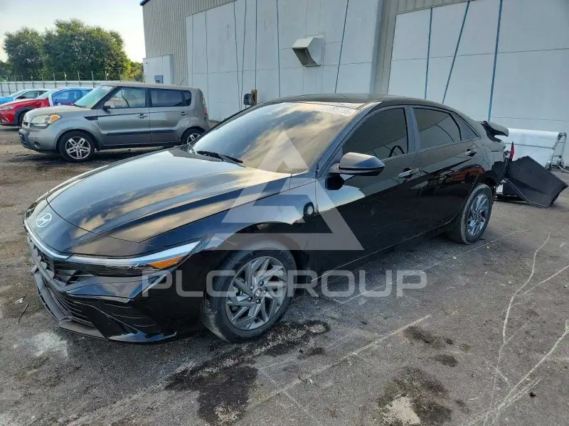2024 Hyundai Elantra photo