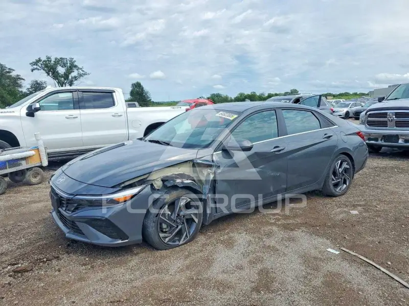 2024 Hyundai Elantra photo