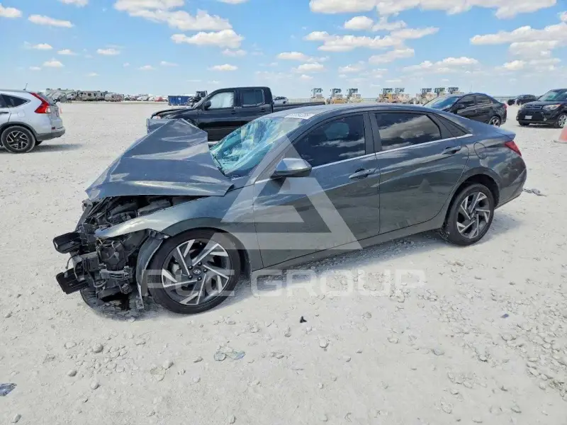 2024 Hyundai Elantra фото
