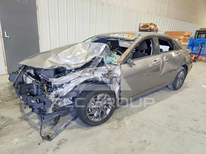 2024 Hyundai Elantra photo