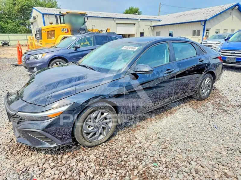 2024 Hyundai Elantra фото