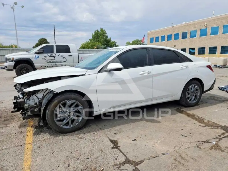 2024 Hyundai Elantra фото