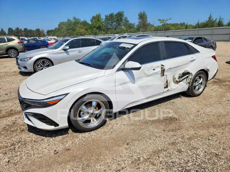 2024 Hyundai Elantra фото