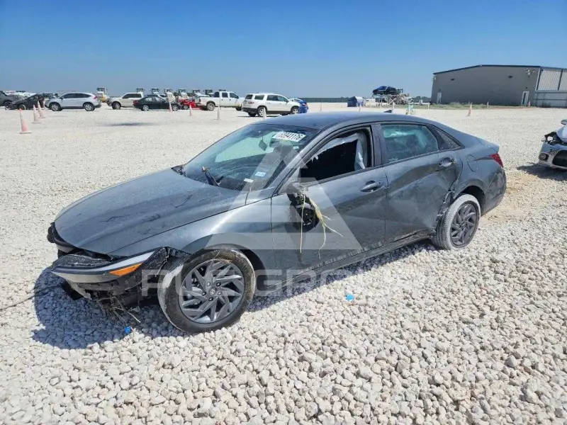 2024 Hyundai Elantra фото