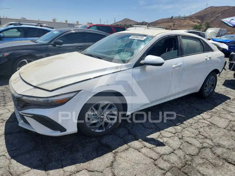2024 Hyundai Elantra photo