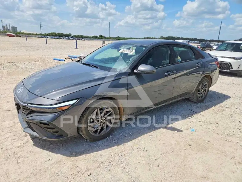 2024 Hyundai Elantra photo