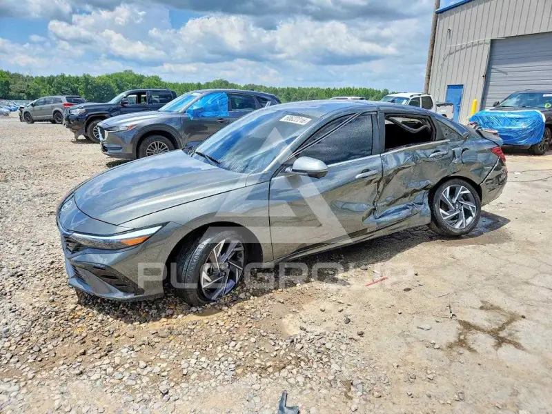 2024 Hyundai Elantra photo