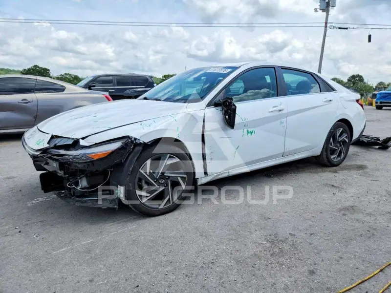 2024 Hyundai Elantra фото