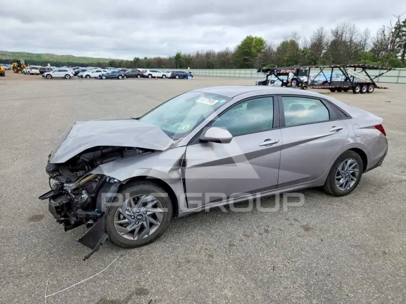 2024 Hyundai Elantra photo