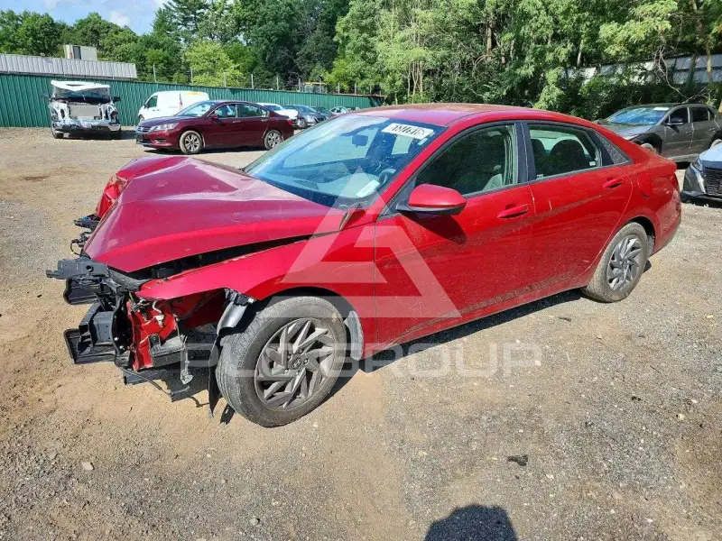 2024 Hyundai Elantra фото