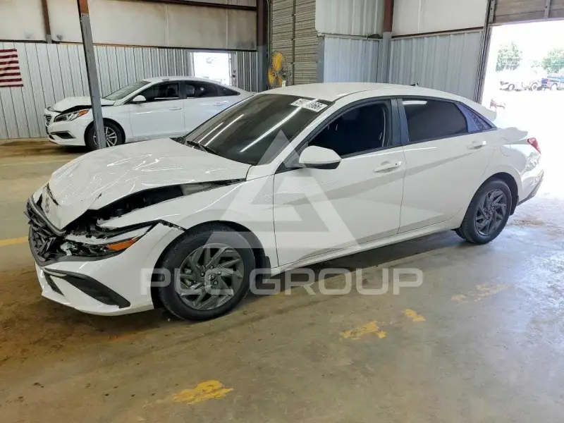 2024 Hyundai Elantra photo