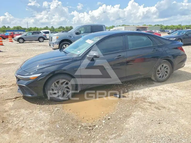 2024 Hyundai Elantra photo