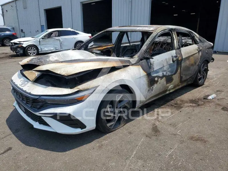 2024 Hyundai Elantra фото