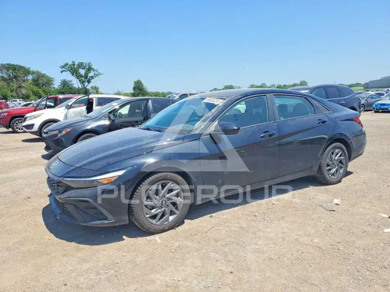 2024 Hyundai Elantra photo