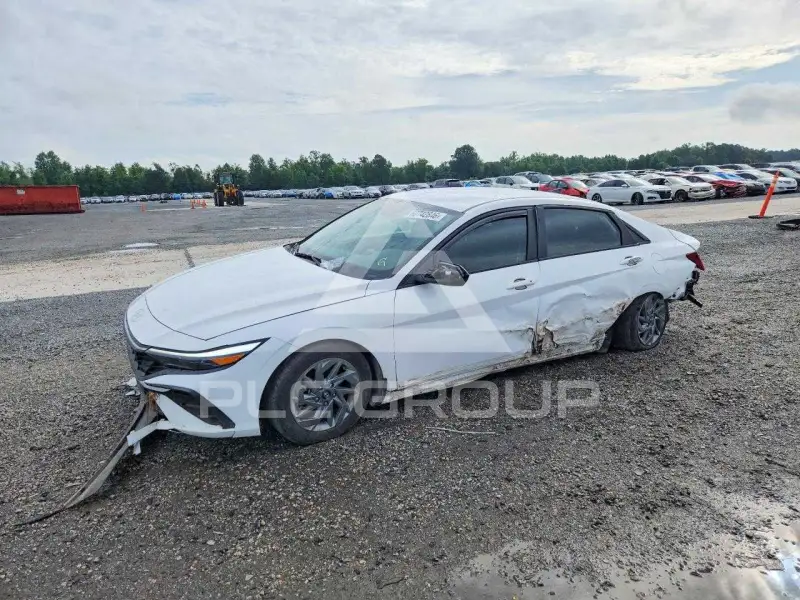 2024 Hyundai Elantra photo