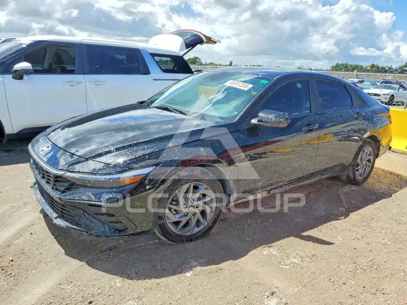 2024 Hyundai Elantra фото
