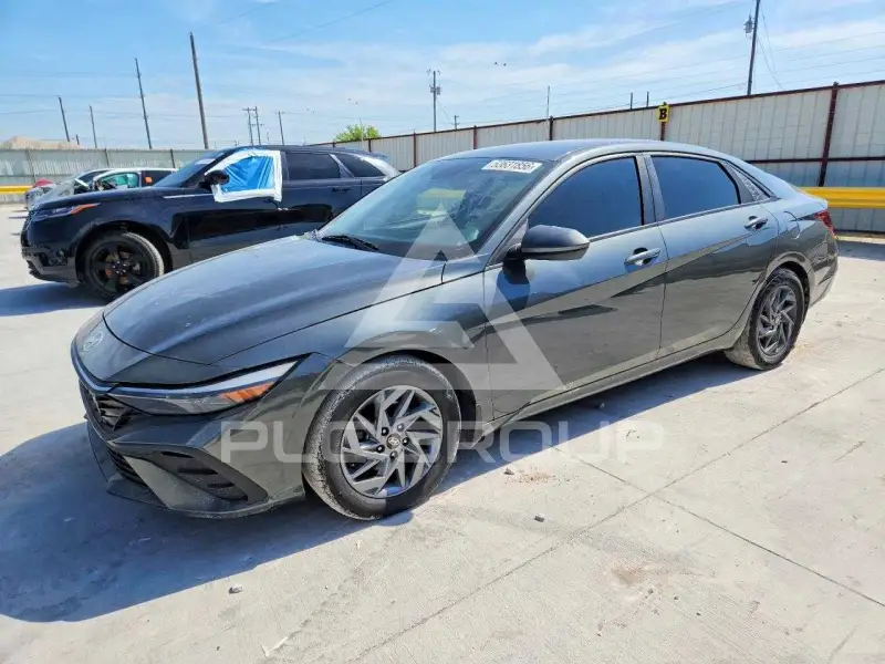 2024 Hyundai Elantra photo