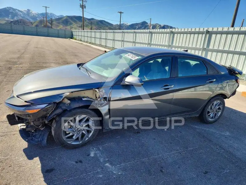 2024 Hyundai Elantra photo