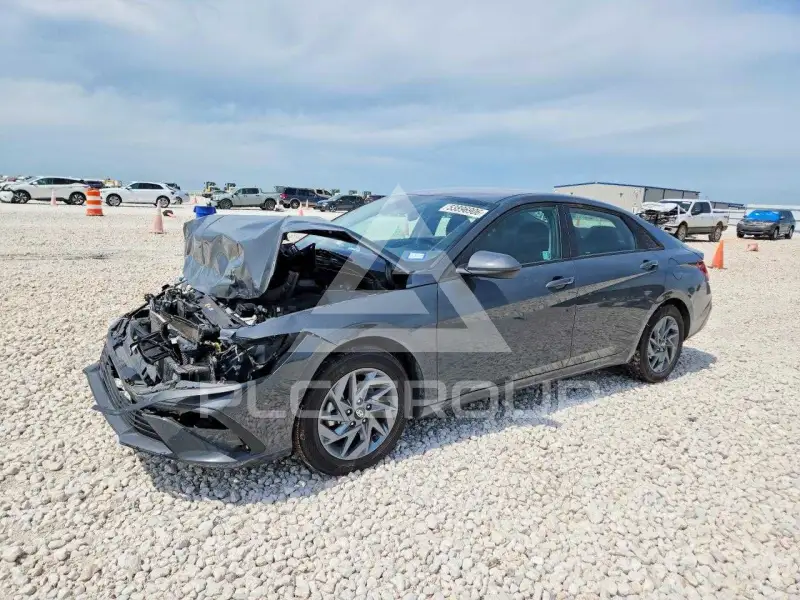 2024 Hyundai Elantra photo