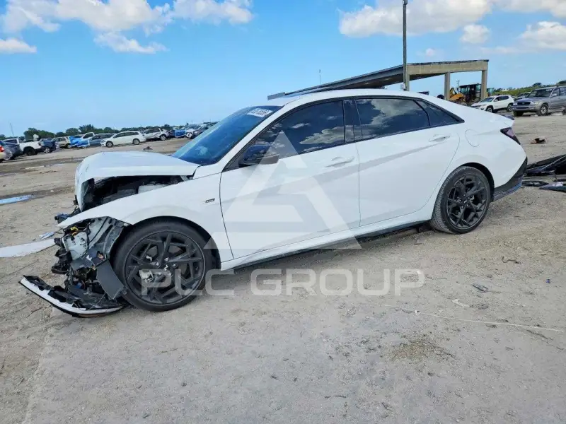 2024 Hyundai Elantra фото