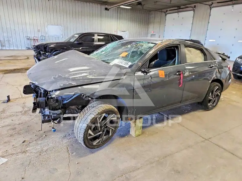 2024 Hyundai Elantra фото