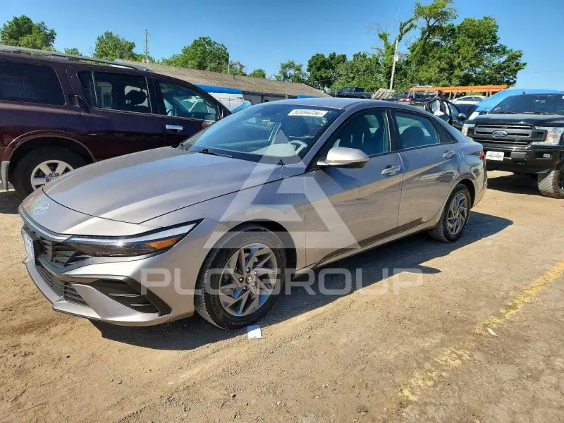 2024 Hyundai Elantra photo