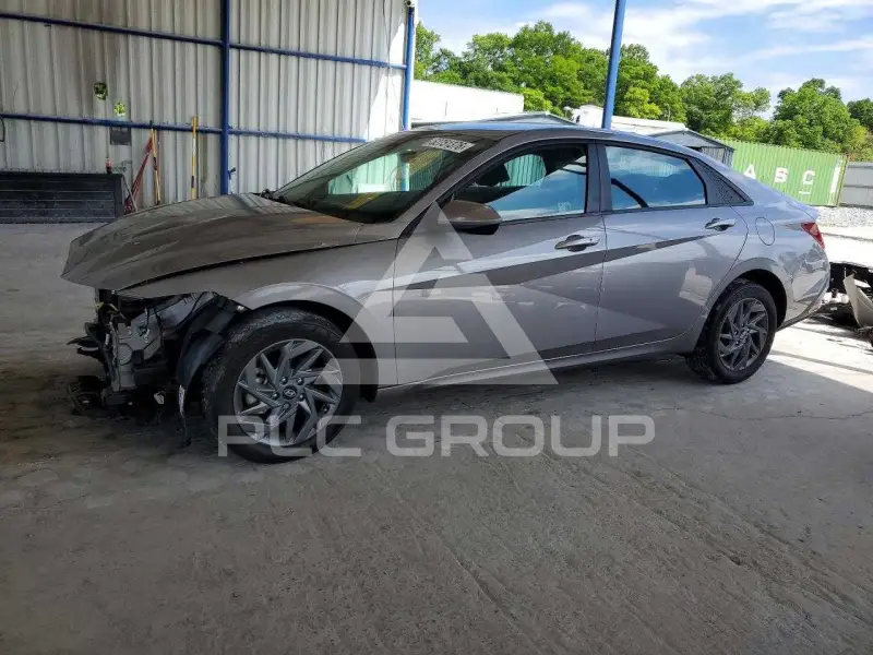 2024 Hyundai Elantra photo