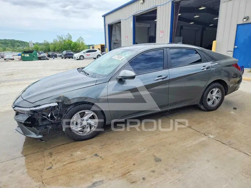 2024 Hyundai Elantra photo