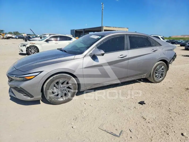 2024 Hyundai Elantra фото