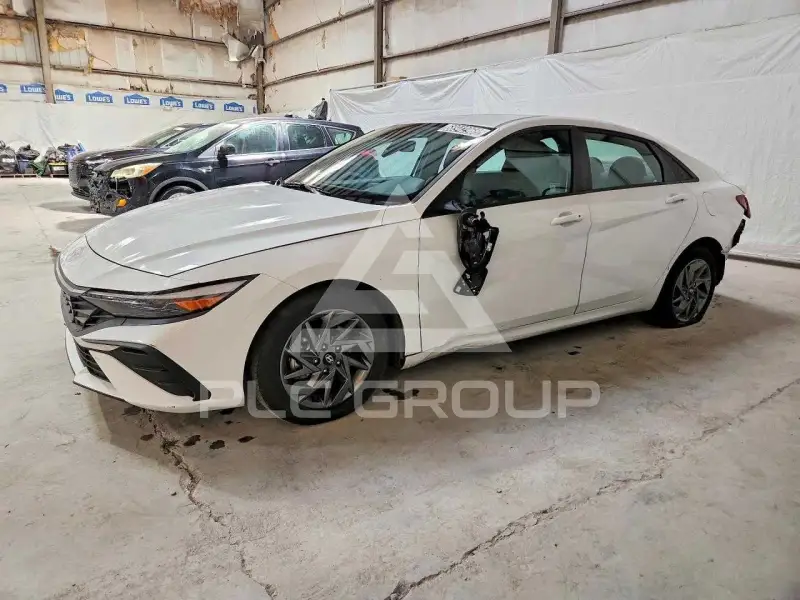 2024 Hyundai Elantra фото