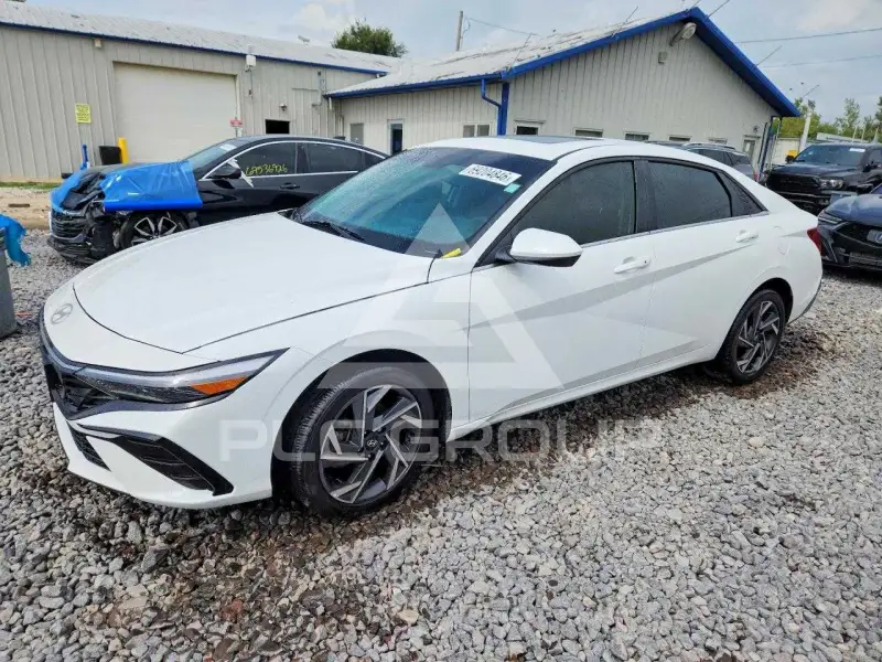 2024 Hyundai Elantra фото