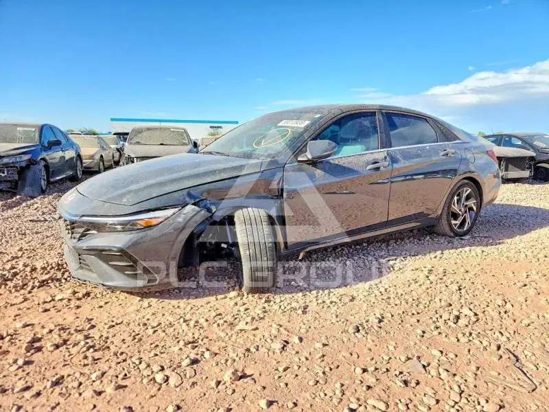 2024 Hyundai Elantra photo
