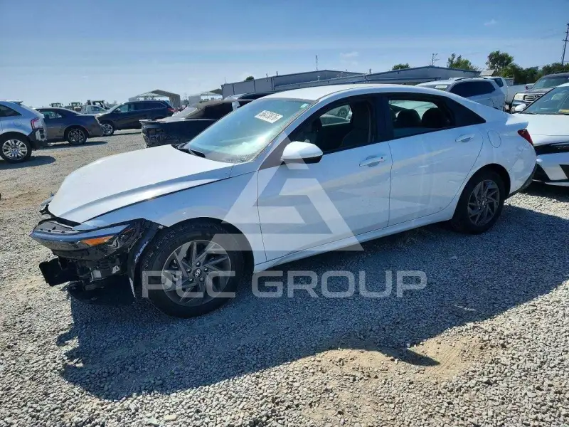 2024 Hyundai Elantra photo