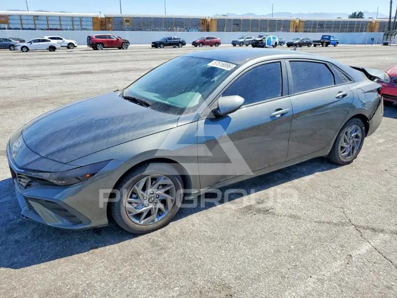 2024 Hyundai Elantra photo