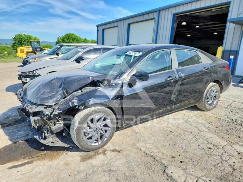 2024 Hyundai Elantra photo