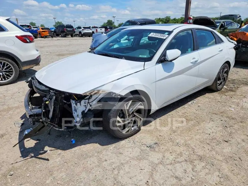 2024 Hyundai Elantra фото