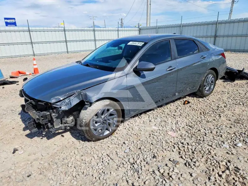 2024 Hyundai Elantra фото