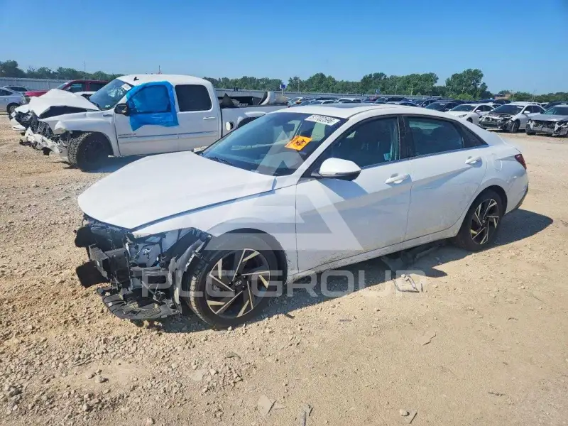 2024 Hyundai Elantra фото