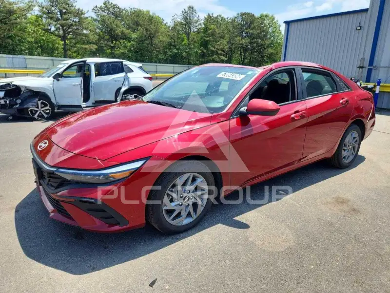2024 Hyundai Elantra photo