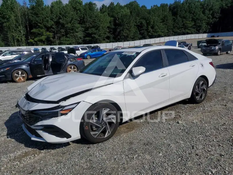 2024 Hyundai Elantra photo