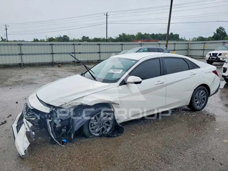 2024 Hyundai Elantra photo