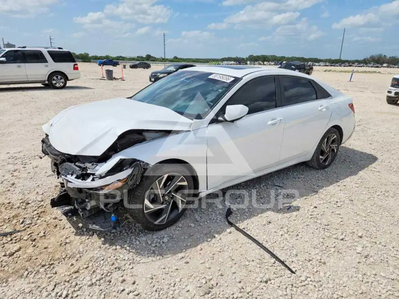 2024 Hyundai Elantra photo