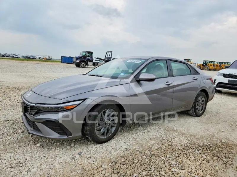 2024 Hyundai Elantra photo