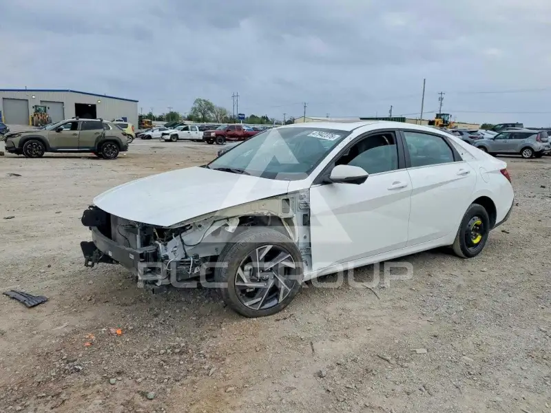 2024 Hyundai Elantra фото
