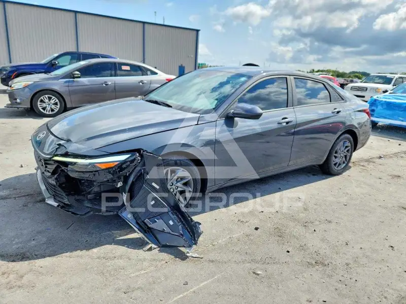 2024 Hyundai Elantra фото